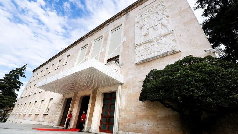 Ndryshimet në buxhetin 2025: Nga ndihma ekonomike te pushteti vendor, si rialokohen fondet